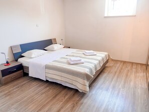 3 makuuhuonetta, ilmainen Wi-Fi, vuodevaatteet