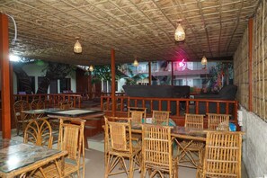 Tempat makan luar