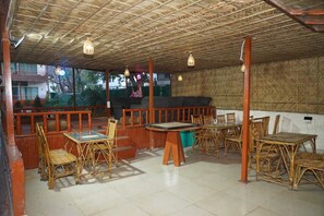 Tempat makan luar