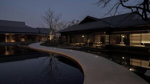 Hồ bơi ngoài trời