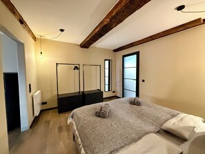 2 slaapkamers, een strijkplank/strijkijzer, gratis wifi, beddengoed