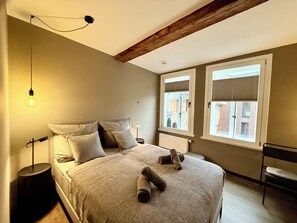 1 slaapkamer, een strijkplank/strijkijzer, gratis wifi, beddengoed