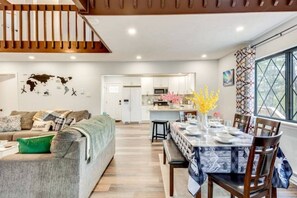 Interior - The Eagle's Nest Chalet - Hot Tub & Fire Pit (Pocono Lake)