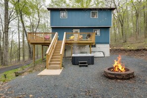 Terrace/patio - The Eagle's Nest Chalet - Hot Tub & Fire Pit (Pocono Lake)