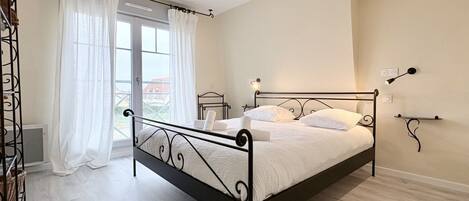 2 chambres, lit parapluie