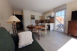 TV - Chuchotis, apartment for 4 with balcony and parking space (LE Crotoy)