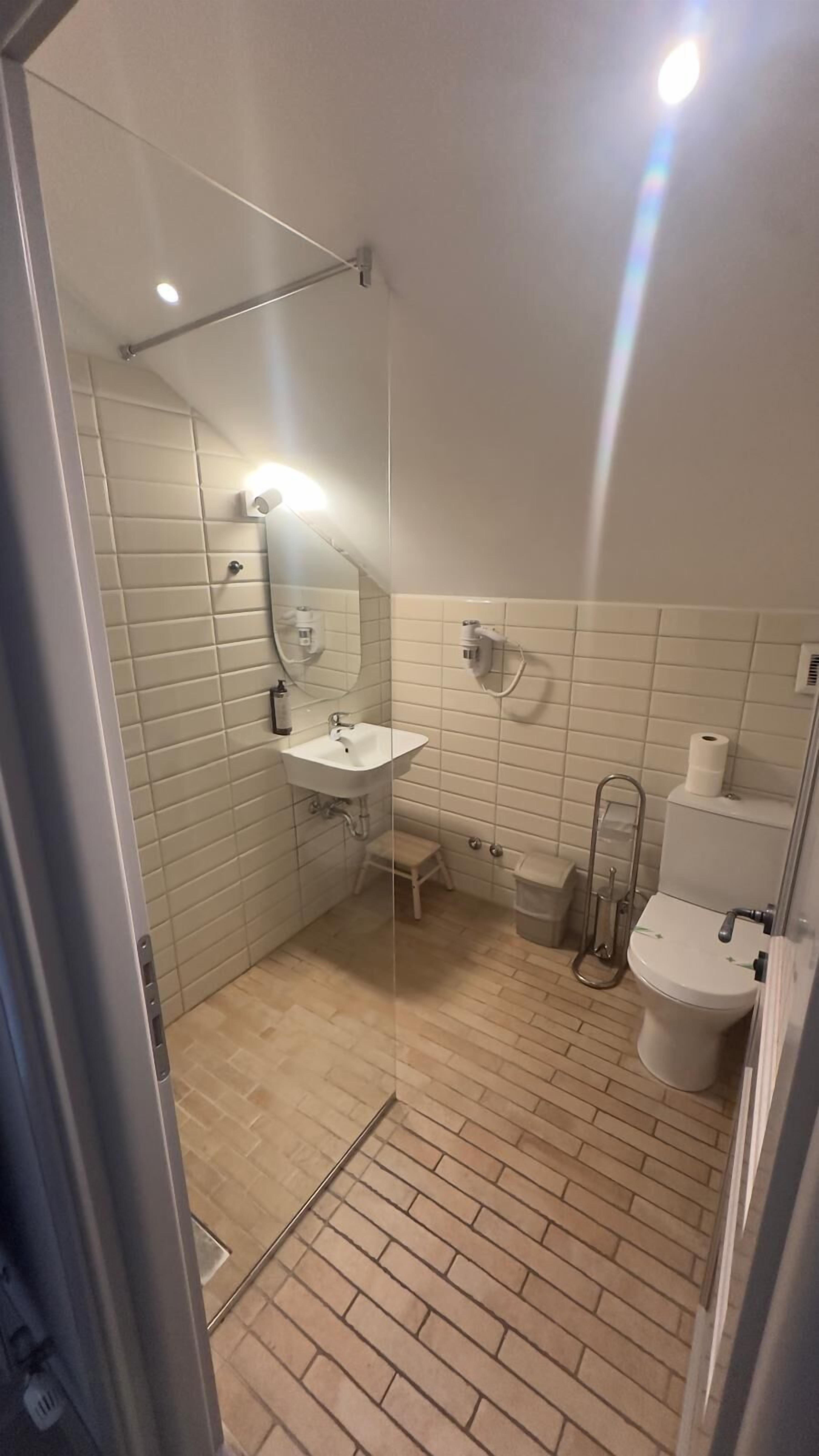 Kamar Triple | Kamar mandi