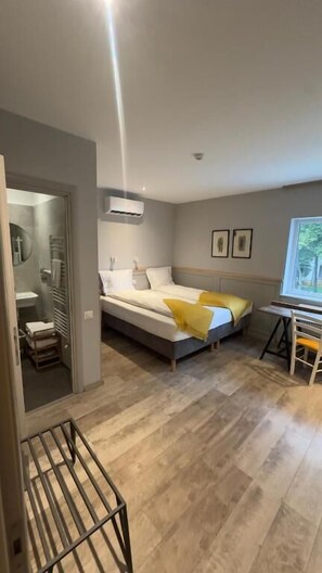 Double Room | Free WiFi, bed sheets - Villa Piazzetta (Bacău)