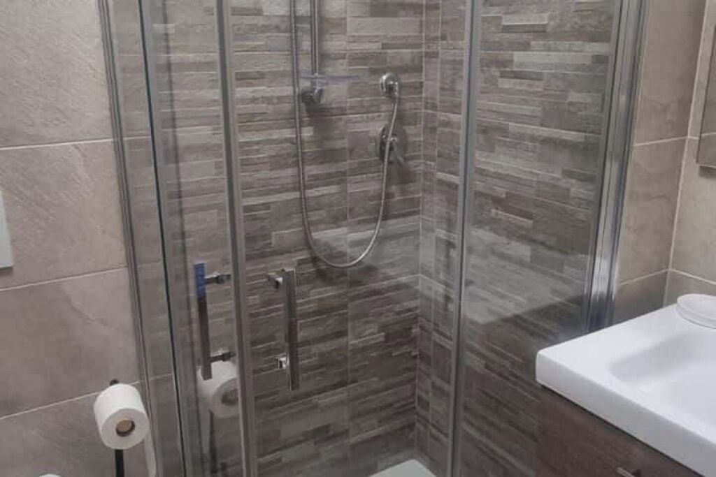 Dusche, Haartrockner, Bidet, Handtücher