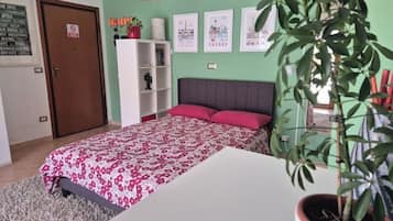 Bügeleisen/Bügelbrett, kostenloses WLAN, Bettwäsche
