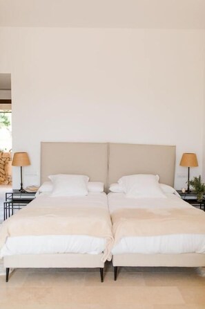 Deluxe Suite, Garden View | Soundproofing, iron/ironing board, free WiFi - Finca Es Cabàs (Santa Maria del Camí)