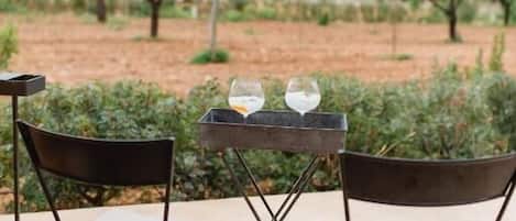 A table with two chairs and two glasses.