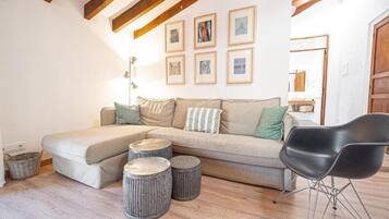 Apartamento standard, vista para o pátio | Área de estar