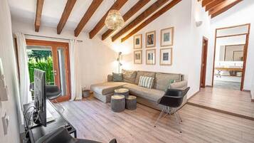 Standard-Apartment, Blick auf den Innenhof | Wohnbereich