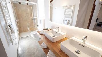Apartamento estándar, vistas al patio | Baño
