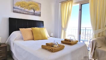 3 bedrooms, iron/ironing board, WiFi (free), bed sheets