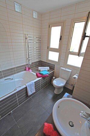 Shower, hair dryer, towels, shampoo - Breathtaking Villa, Panoramic Sea View, Infinity Pool, 3BDR (Tala)