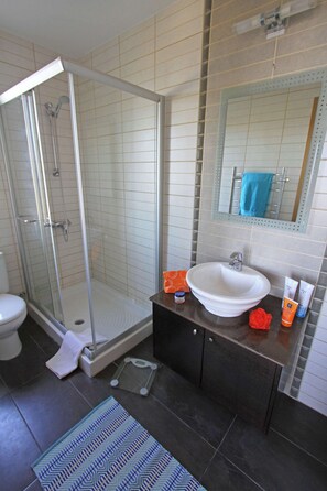 Shower, hair dryer, towels, shampoo - Breathtaking Villa, Panoramic Sea View, Infinity Pool, 3BDR (Tala)