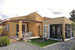 Outdoor dining - Special Launch Price! Amazing Sea View 1BR Villa, Garden & Gym (Polis Chrysochous)