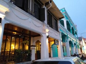 Estudio clásico, balcón, vistas a la ciudad | Miscelánea