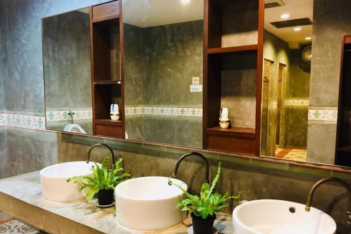 Studio Classic - balkong - utsikt mot staden | Badrum