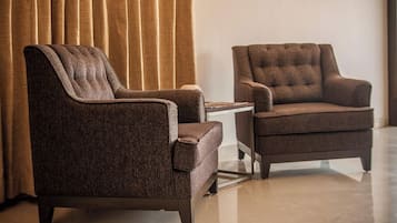 Classic Double Room, Balcony, City View | Interior