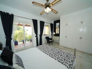 6 bedrooms, iron/ironing board, travel cot, free WiFi - Stunning Villa (AN)
