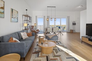 TV - Apartment “Bodil” with Sea View, Balcony, and Wi-Fi (Pellworm)