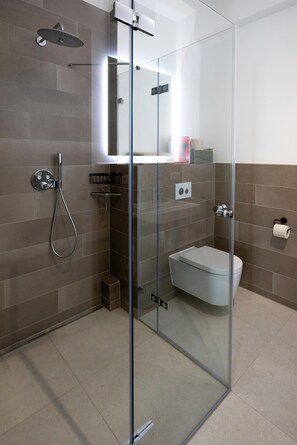 Shower, hair dryer, towels - Apartment “Bodil” with Sea View, Balcony, and Wi-Fi (Pellworm)
