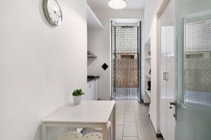 Interior - Apartment 'Casa Margherita' with Sea View, Wi-Fi and Air Conditioning (Diano Marina)