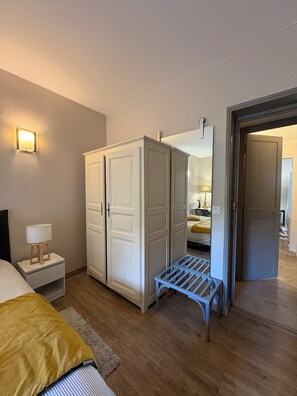 1 bedroom, iron/ironing board, WiFi, bed sheets - Apartment & TerraceS t-Rémy Conciergerie Maurin (SAINT REMY DE PROVENCE)