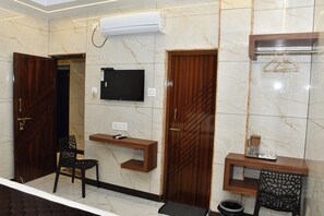 Quadruple Room | Interior - Vasantham Residency (Rameswaram)