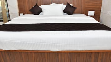 Elite Triple Room | Desk, laptop workspace, free WiFi