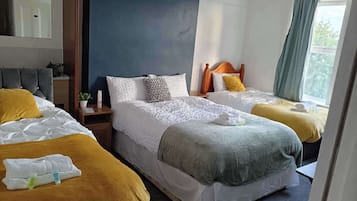 5 bedrooms, iron/ironing board, free WiFi, bed sheets