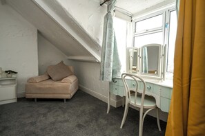 Living area - Cozy Gateshead Apartment Retreat (Gateshead)