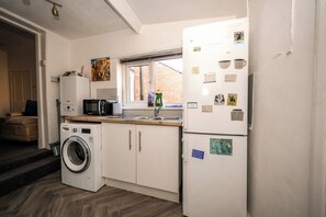 Interior - Cozy Gateshead Apartment Retreat (Gateshead)