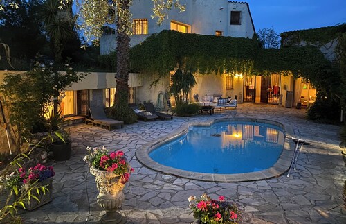 Sweet Pea sunny cottage in Vence with pool garden private parking
