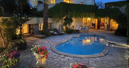 Sweet Pea sunny cottage in Vence with pool garden private parking