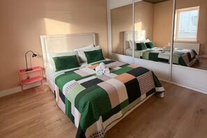 5 bedrooms, iron/ironing board, free WiFi, bed sheets