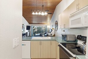 Condo, Multiple Beds, Balcony (Branson Breeze Escape) | Private kitchen - Branson Breeze Escape (Branson)