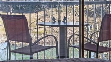 Condo, Multiple Beds, Balcony (Branson Breeze Escape) | Outdoor dining