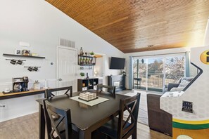 Appartement, meerdere bedden, balkon (Branson Breeze Escape) | Dineren