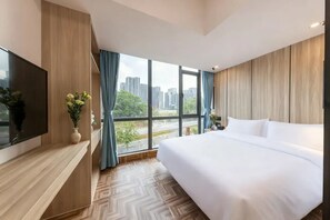 Photo-Friendly King Room | Laptop workspace, free WiFi - City Bang Qingshe Hotel (Longhua Guanlan Hi-Tech Science Park Shop) (Shenzhen)