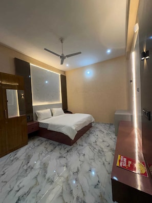 Deluxe Room | Rollaway beds, free WiFi, bed sheets - Hotel Keshav Palace (Mahwah)