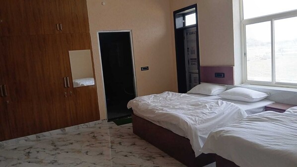 Family Room - Hotel Keshav Palace (Mahwah)