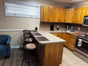 Microwave, oven, stovetop, paper towels - Cozy 1-bedroom studio, Near Daffin Park, 10 min away from Downtown, on bus route (Savannah)