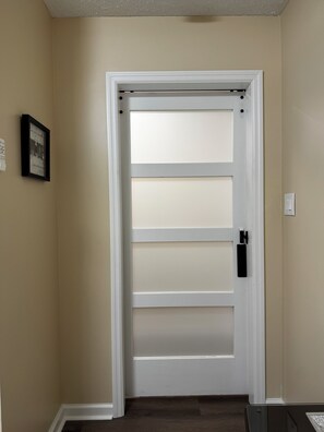 Interior - Cozy 1-bedroom studio, Near Daffin Park, 10 min away from Downtown, on bus route (Savannah)