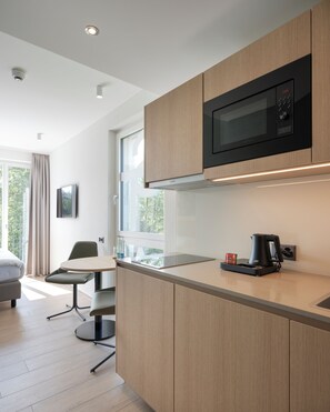 Standard Apartment, Garden View | Private kitchen | Fridge - Stay Flex Hotel & Apartments (Obersiggenthal)
