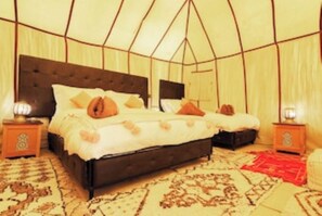 5 bedrooms, WiFi, bed sheets - Tent 6... (Merzouga)