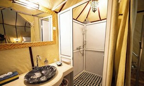 Shower, hair dryer, towels, soap - Tent 7... (Merzouga)